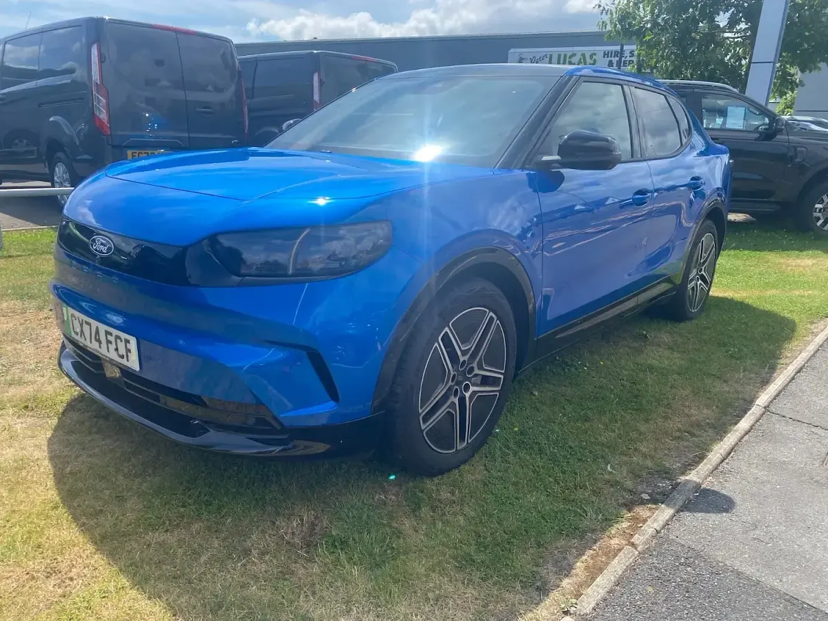 Used Ford Capri Premium 210 kW (286 HP) 2024 Blue Estate