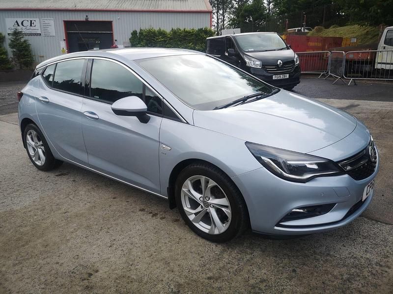 Silver Used 2017 Vauxhall Astra SRi Hatchback | £4,995 (Fair price) - Image 1/4
