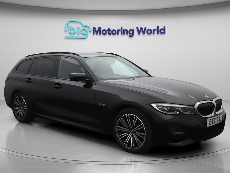 Black Used 2021 BMW 330e M Sport Estate | £19,400 (Fair price) - Image 1/4