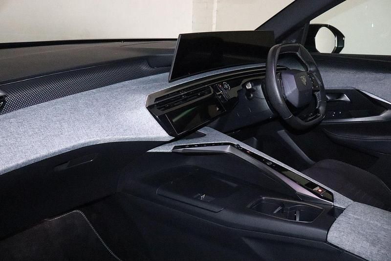 Used Peugeot e-3008 GT 152 kW (207 HP) 2024 Blue SUV