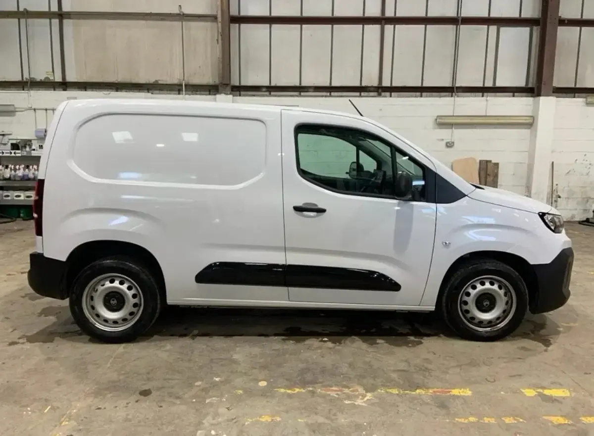 Used Citroën Berlingo 100 HP (73 kW) 2024 White MPV