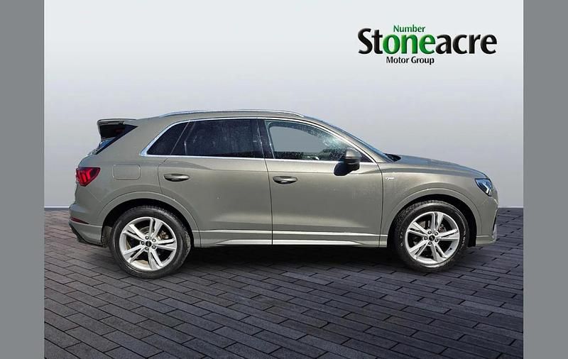 Usado Audi Q3 S-Line 150 HP (110 kW) 2021 Cinzento SUV
