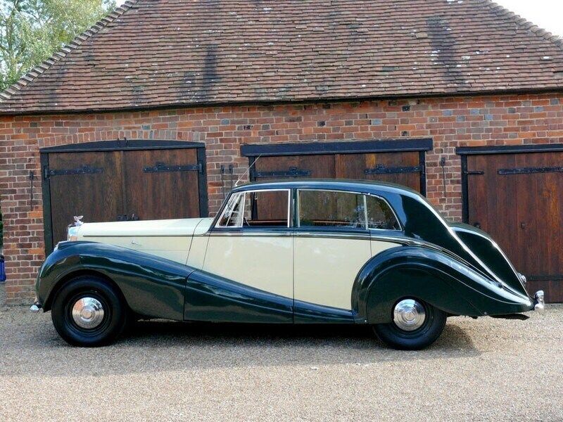 Cream/green Used 1952 Bentley Mark VI Mulliner Sedan | £44,998 - Image 1/4