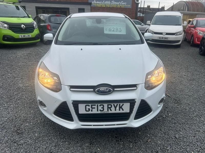Used Ford Focus Zetec 2013 White Hatchback