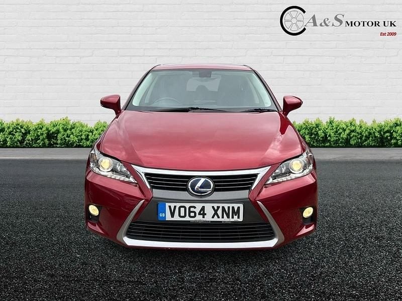Used Lexus CT200h 134 HP (98 kW) 2014 Red Hatchback
