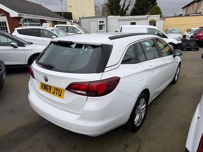 Used Vauxhall Astra Design Edition 2019 White Estate