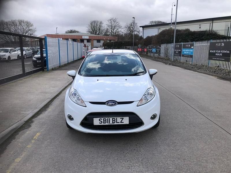 Used Ford Fiesta Zetec 82 HP (60 kW) 2011 White Hatchback