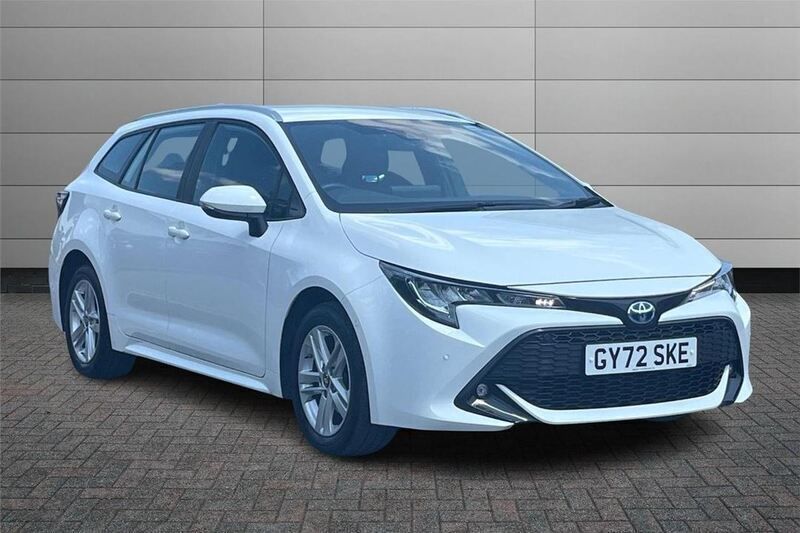 Pure white Used 2022 Toyota Corolla Sport Estate | £19,895 (Fair price) - Image 1/3
