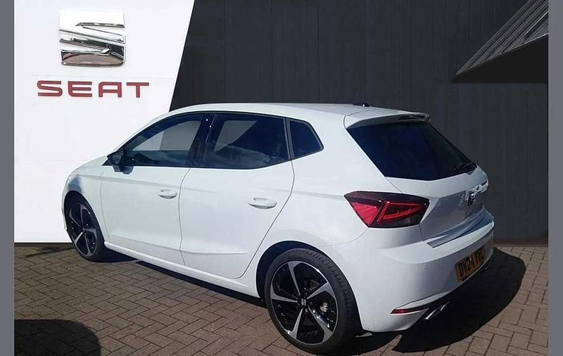 Used Seat Ibiza FR Sport 113 HP (83 kW) 2024 White Hatchback