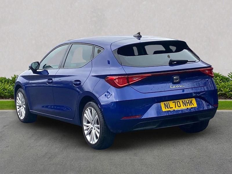 Used Seat Leon SE Dynamic 130 HP (95 kW) 2020 Blue Hatchback