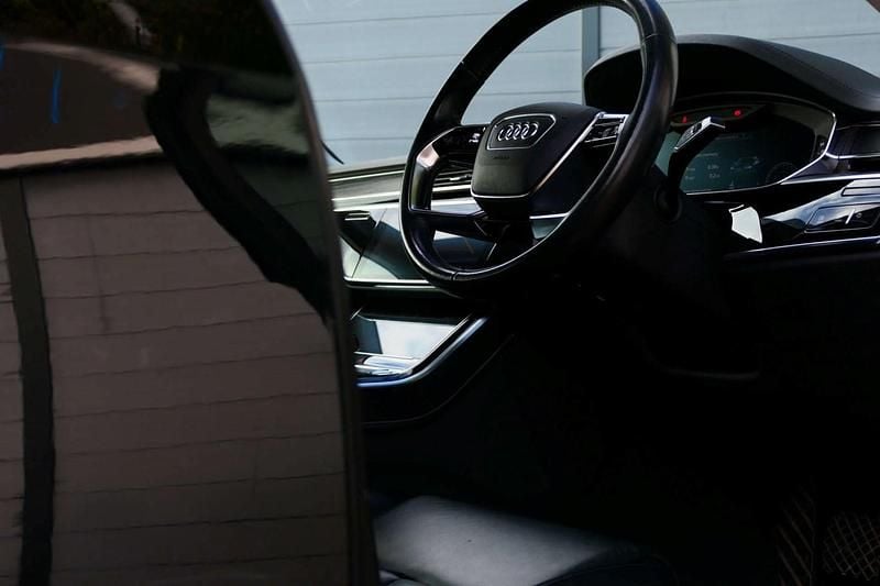 Used Audi A8 Comfort 282 HP (207 kW) 2019 Black Sedan