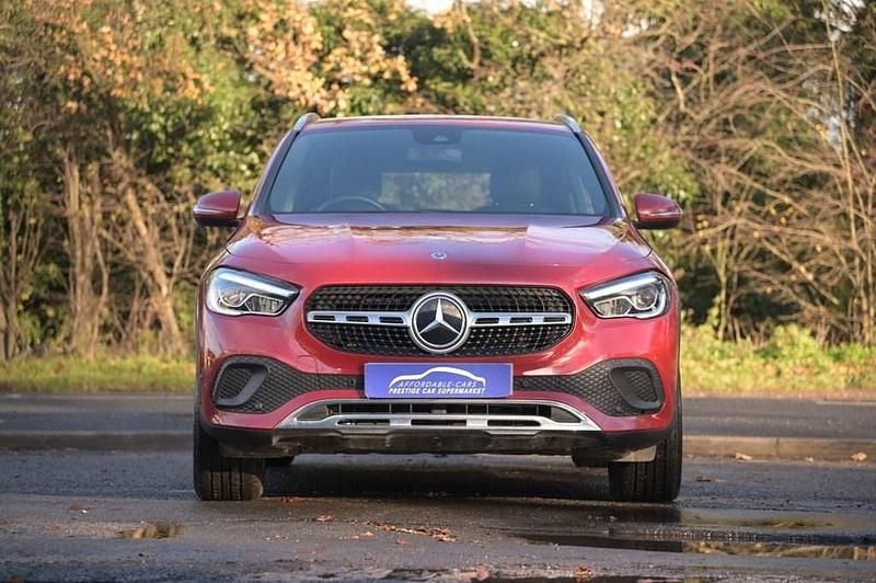 Used Mercedes GLA200 Executive 163 HP (119 kW) 2023 Red SUV