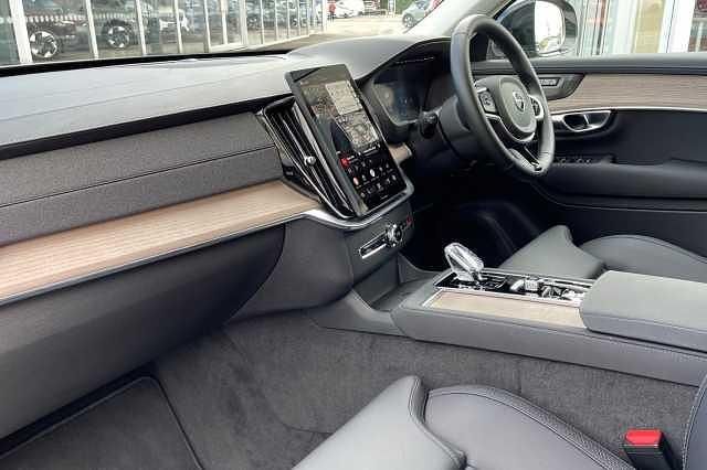 Used Volvo XC90 Plus 247 HP (181 kW) 2025 Silver SUV