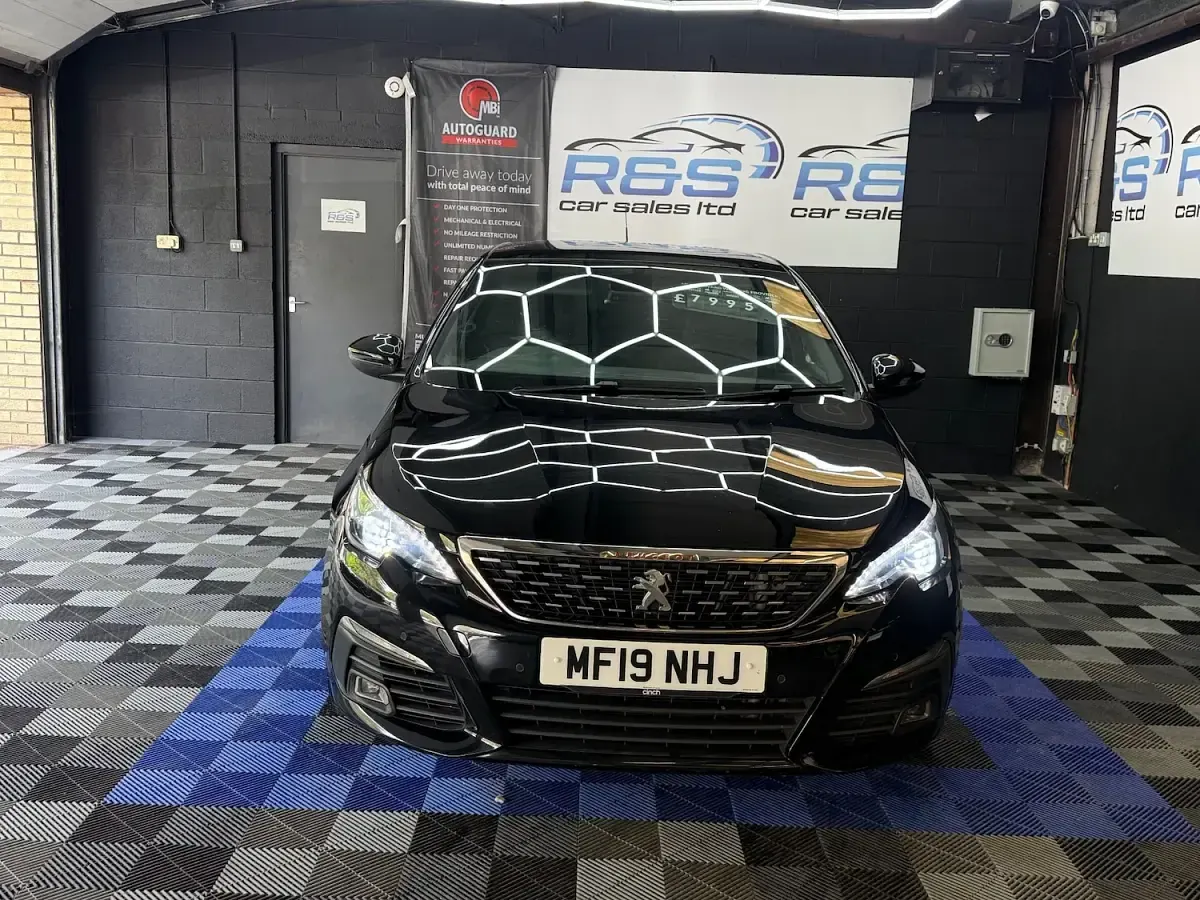 Used Peugeot 308 GT-line 129 HP (94 kW) 2019 Black Hatchback