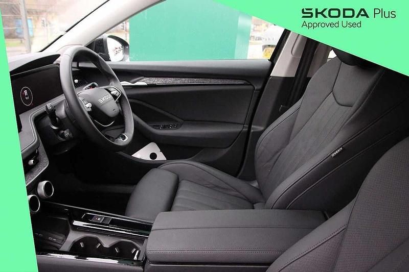 Used Skoda Superb SE L 190 HP (139 kW) 2025 Midnight black metallic Hatchback