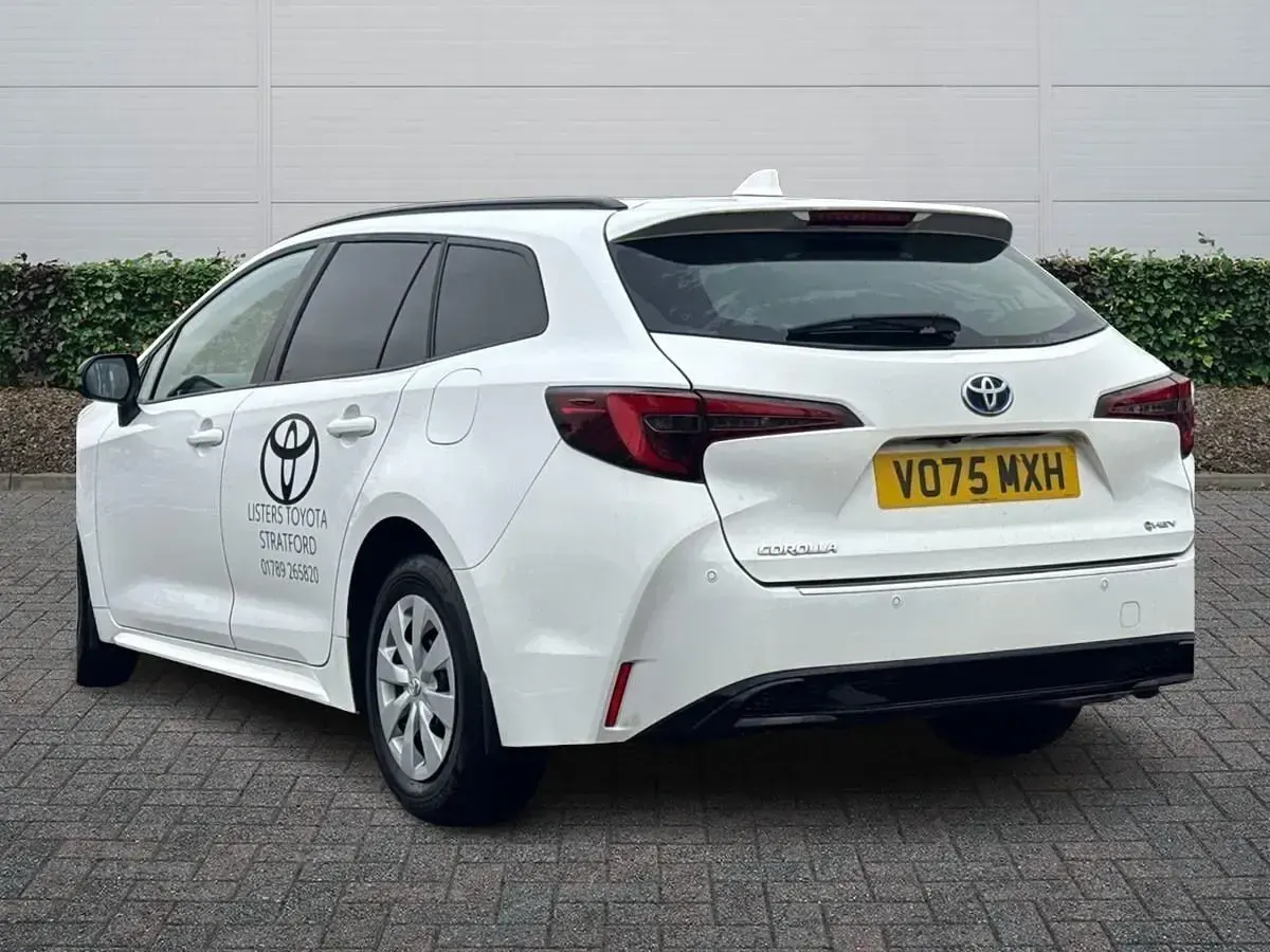 Usado Toyota Corolla 140 HP (102 kW) 2025 Branco