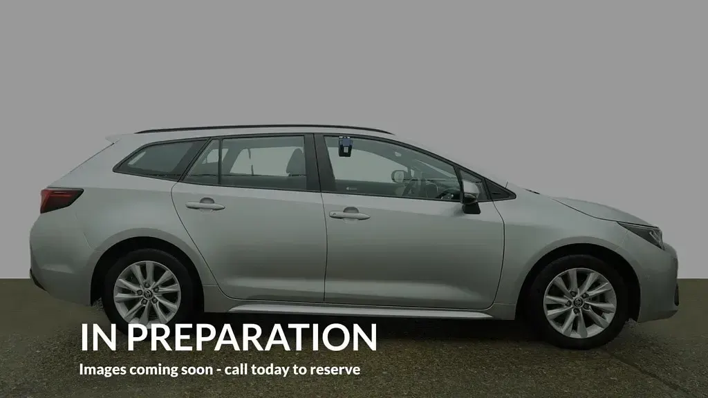 Używany Toyota Corolla 2024 Srebrny Kombi