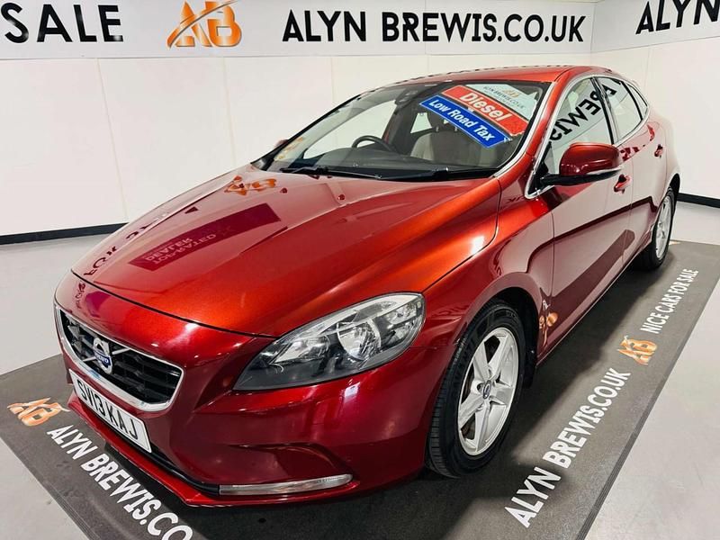 Used Volvo V40 SE 150 HP (110 kW) 2013 Red Hatchback