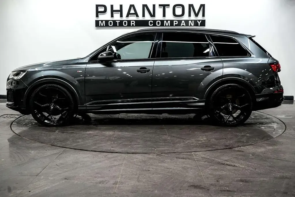 Usado Audi Q7 Black Edition 2022 Cinzento SUV