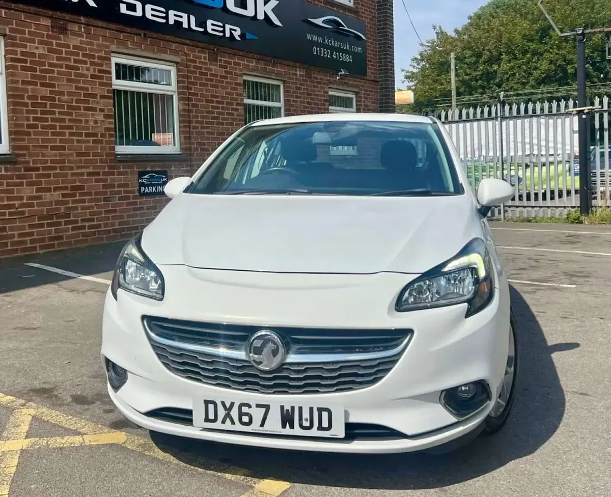 Used Vauxhall Corsa SRi 90 HP (66 kW) 2017 White Hatchback