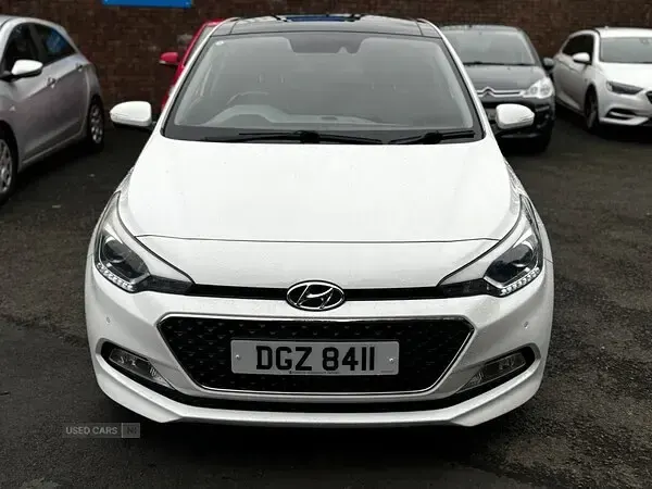Used Hyundai i20 Premium SE 100 HP (73 kW) 2015 White Hatchback