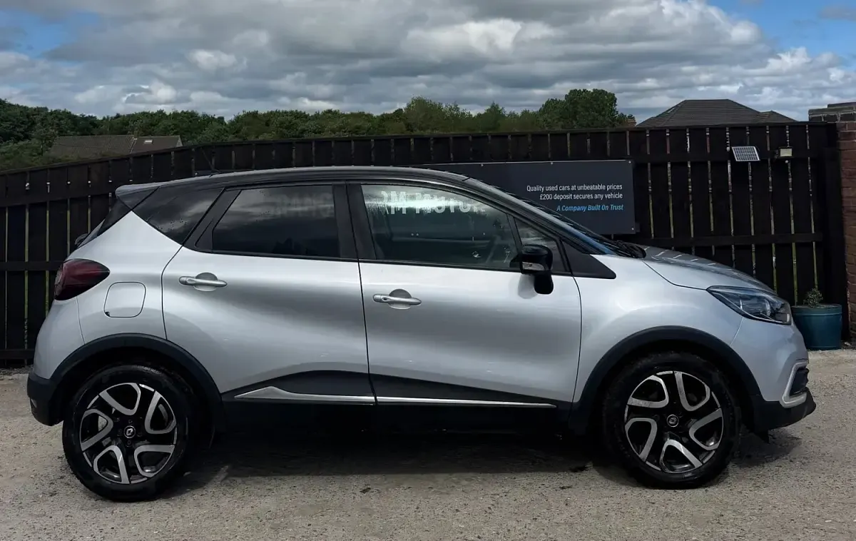 Used Renault Captur Iconic 90 HP (66 kW) 2019 Silver SUV