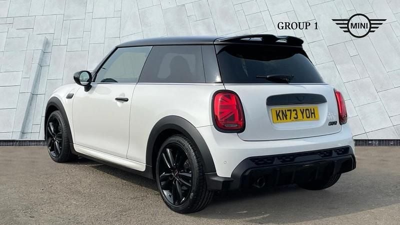 Used Mini Cooper Hatch 134 HP (98 kW) 2024 White Hatchback