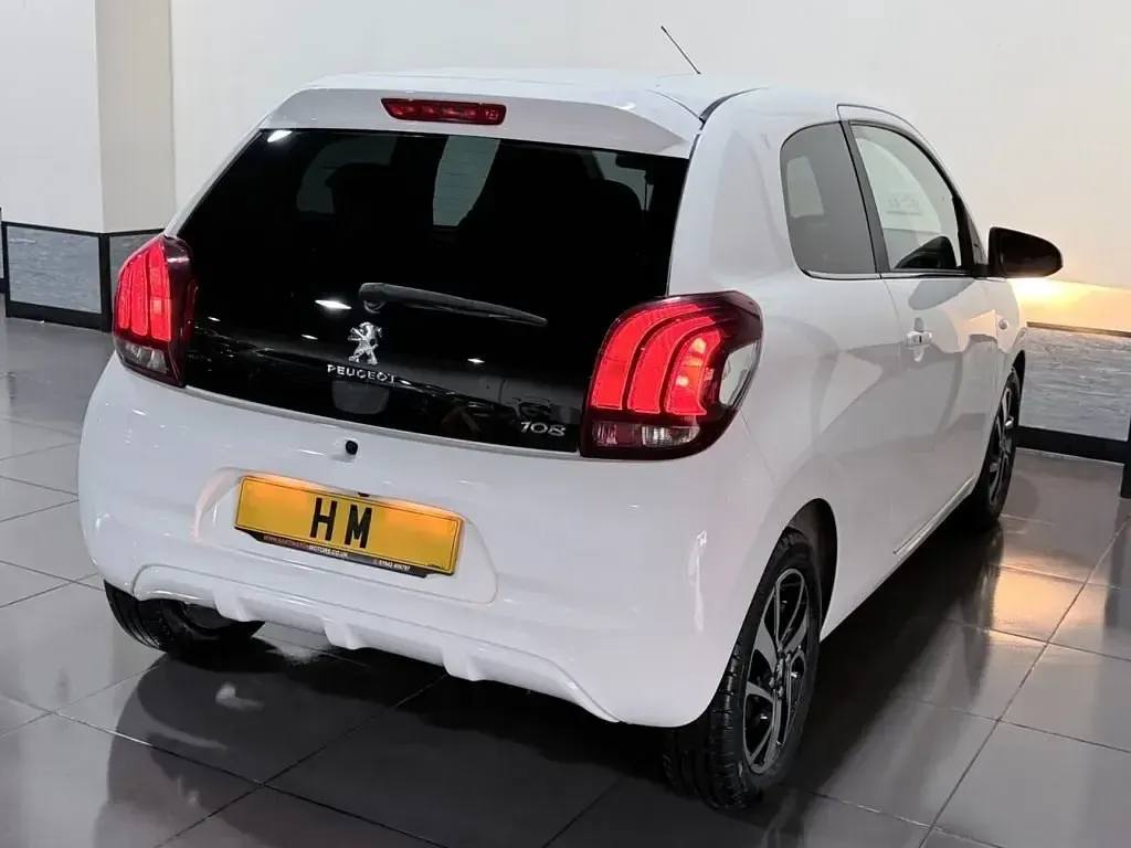 Usado Peugeot 108 Allure 82 CV (60 kW) 2016 Blanco Utilitario