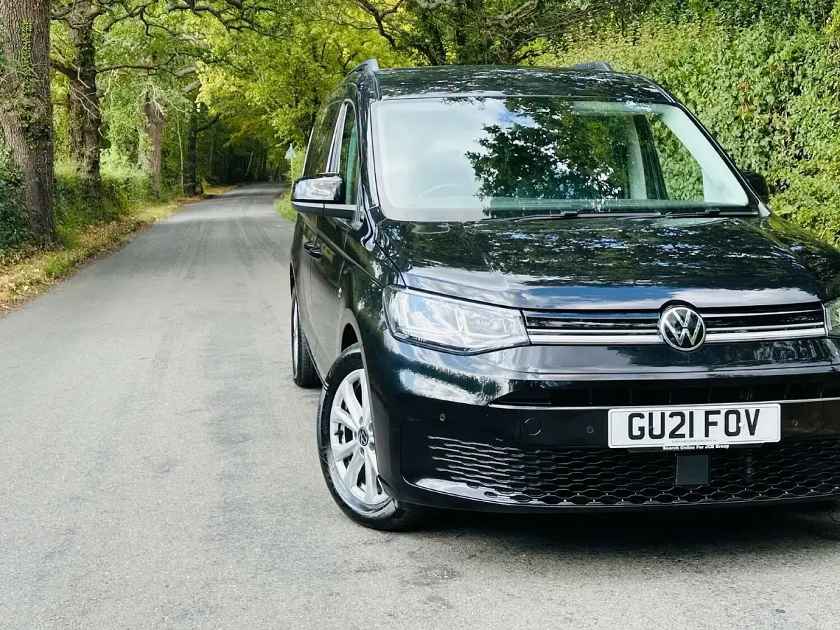 Used VW Caddy Maxi Life 120 HP (88 kW) 2021 Black MPV