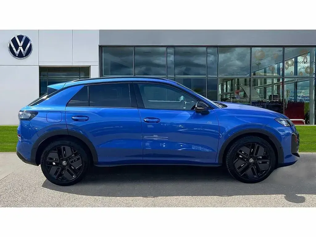 Used VW T-Roc R-line 150 HP (110 kW) 2026 Celestial blue metallic SUV