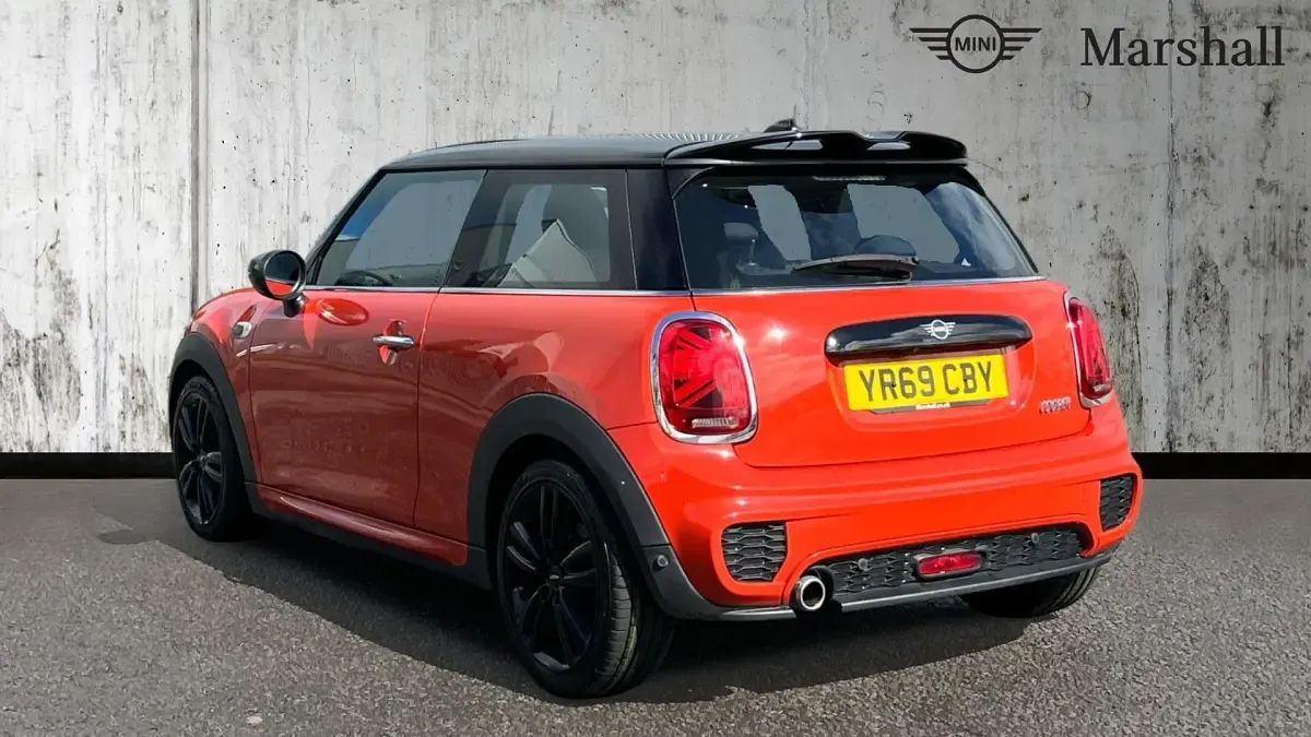 Used Mini Cooper Hatch 134 HP (98 kW) 2019 Orange Hatchback