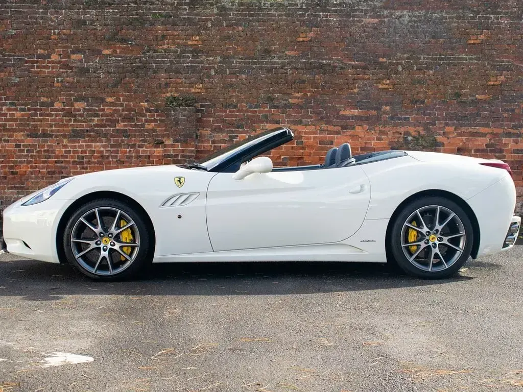 Used Ferrari California 490 HP (360 kW) 2012 White Cabriolet