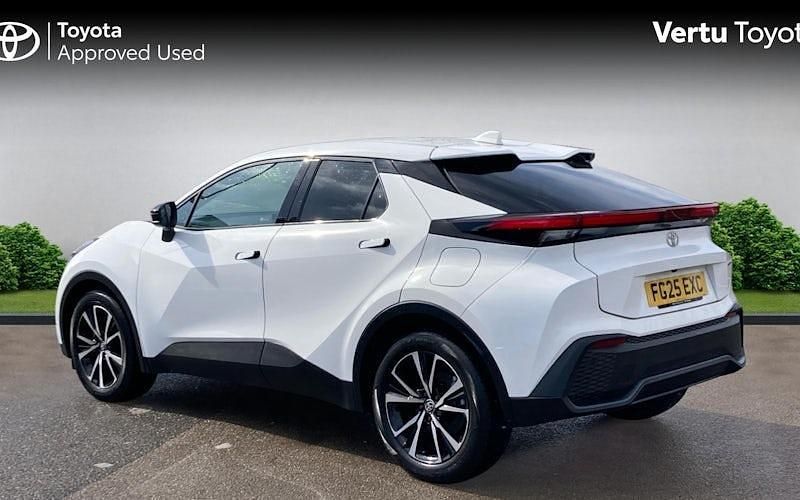 Used Toyota C-HR Design 140 HP (102 kW) 2025 White SUV
