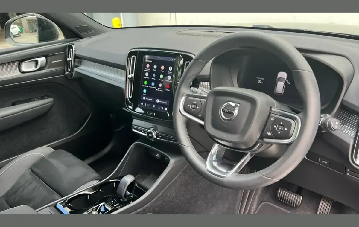 Used Volvo XC40 Plus 194 HP (142 kW) 2025 Black SUV