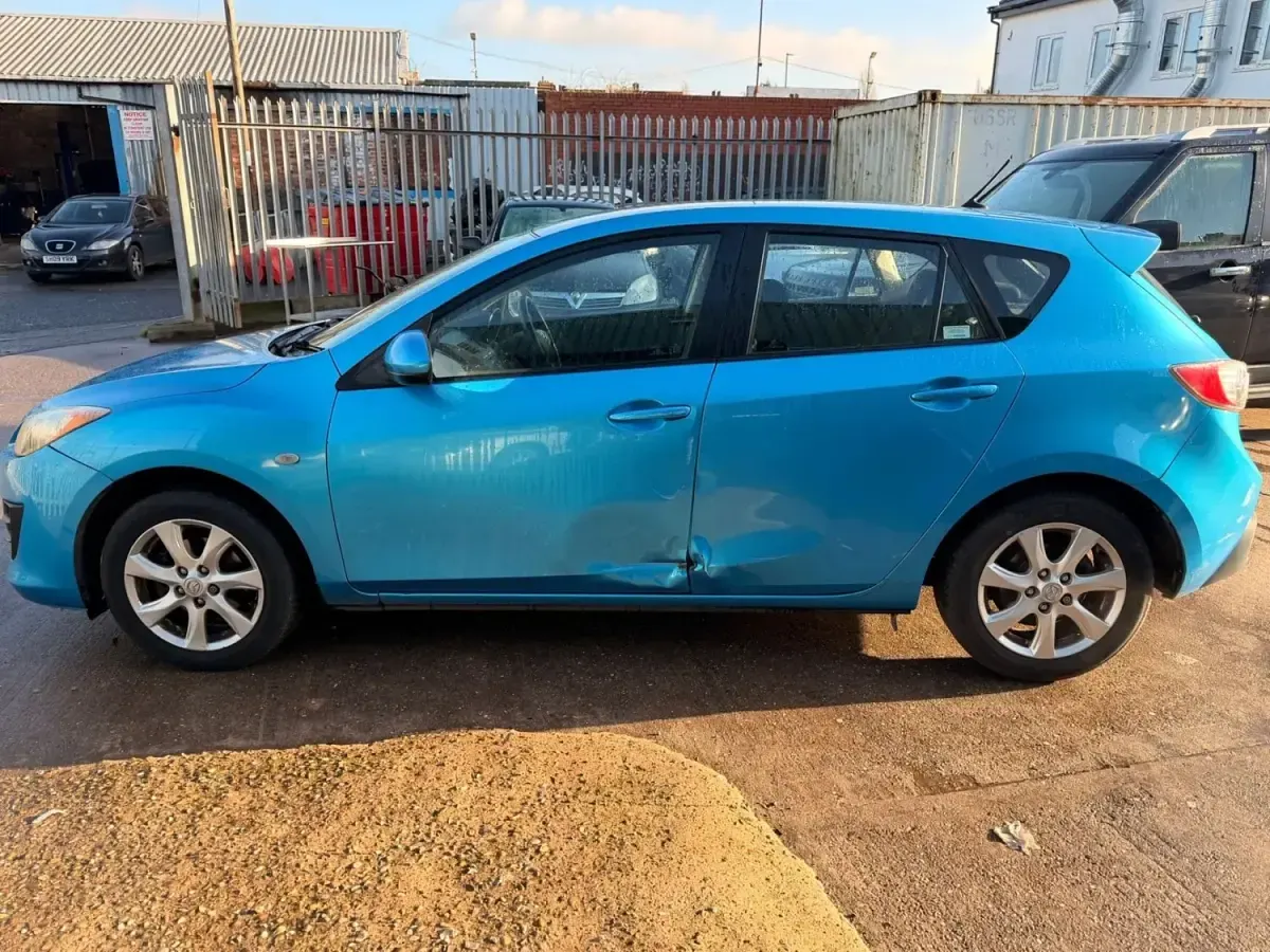 Używany Mazda 3 105 KM (77 kW) 2010 Niebieski Hatchback