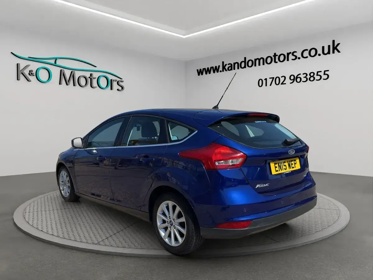 Used Ford Focus Titanium 125 HP (91 kW) 2015 Blue/black Hatchback