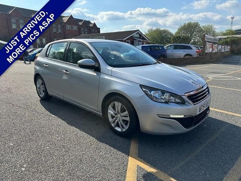 Usado Peugeot 308 Active 100 HP (73 kW) 2015 Prateado Citadino