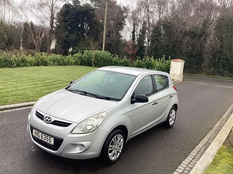 Used Hyundai i20 Classic 78 HP (57 kW) 2009 Silver Hatchback