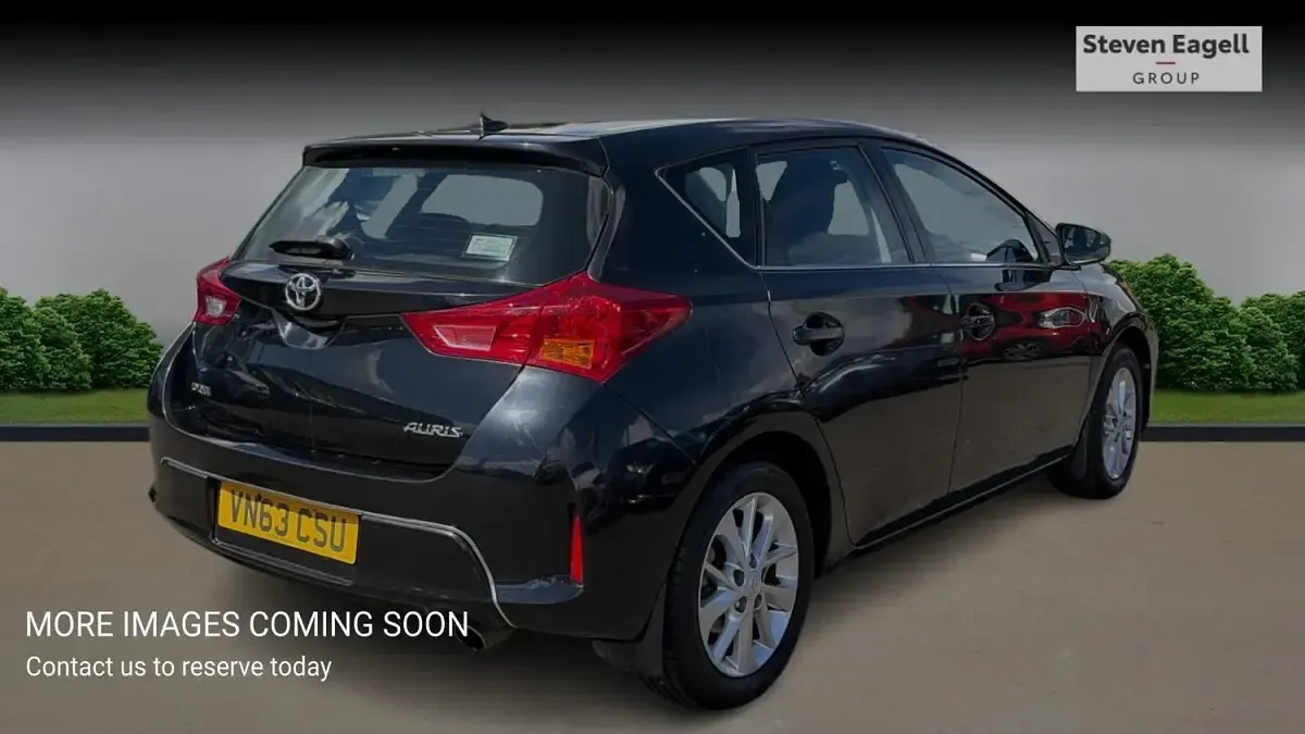 Used Toyota Auris 132 HP (97 kW) 2013 Black Hatchback