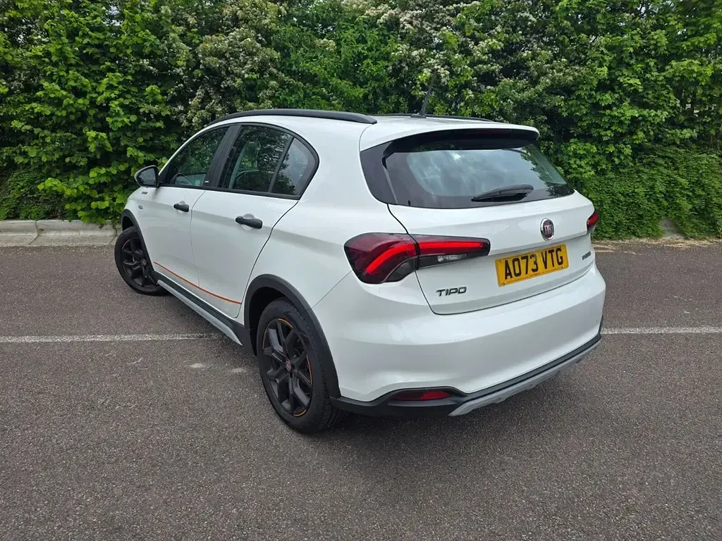 Used Fiat Tipo Cross 130 HP (95 kW) 2023 White Hatchback