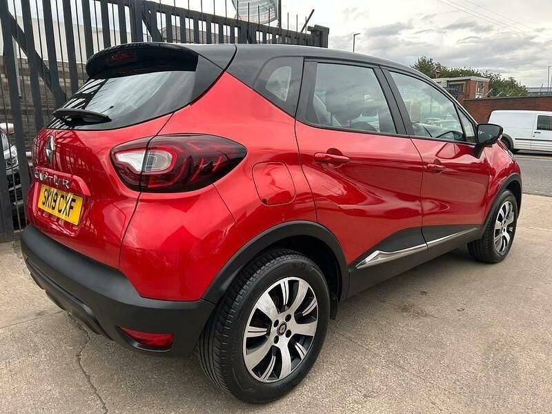 Used Renault Captur Play 90 HP (66 kW) 2019 Red/black SUV