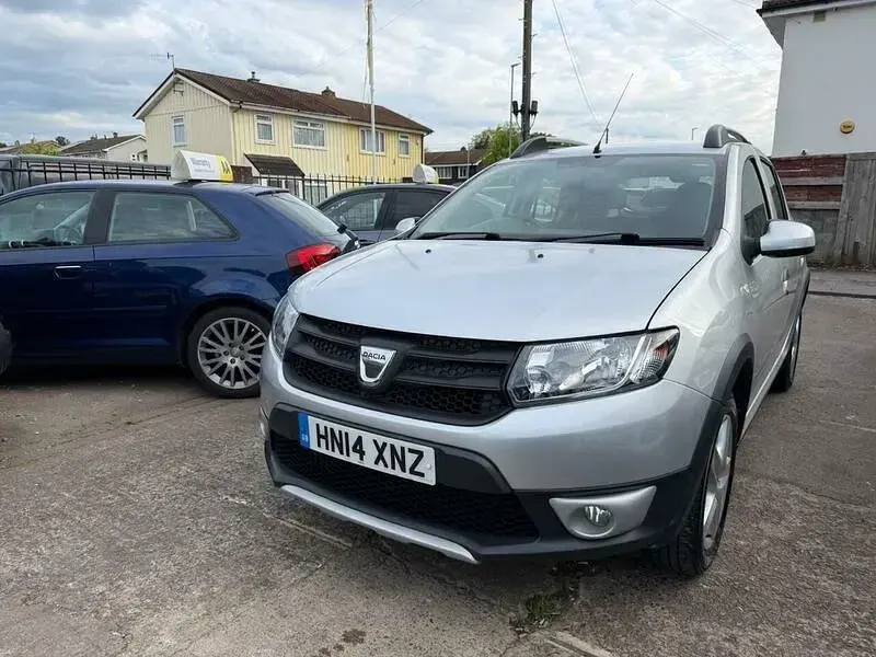 Begagnad Dacia Sandero Ambiance 90 HK (66 kW) 2014 Silver Halvkombi
