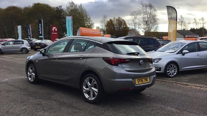 Used Vauxhall Astra SRi 105 HP (77 kW) 2016 Granite grey Hatchback