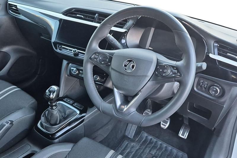 Used Vauxhall Corsa S 100 HP (73 kW) 2023 White Hatchback