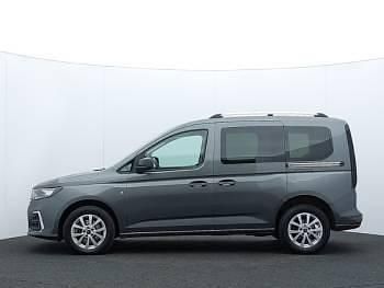 Usado Ford Tourneo Titanium 2023 Gris Familiar