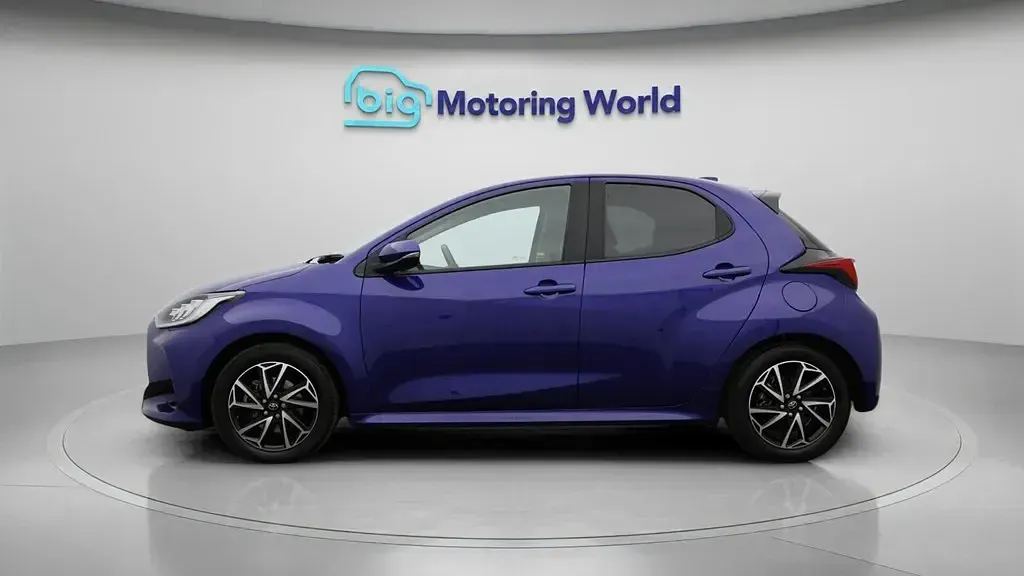 Used Toyota Yaris Design 116 HP (85 kW) 2023 Blue Hatchback