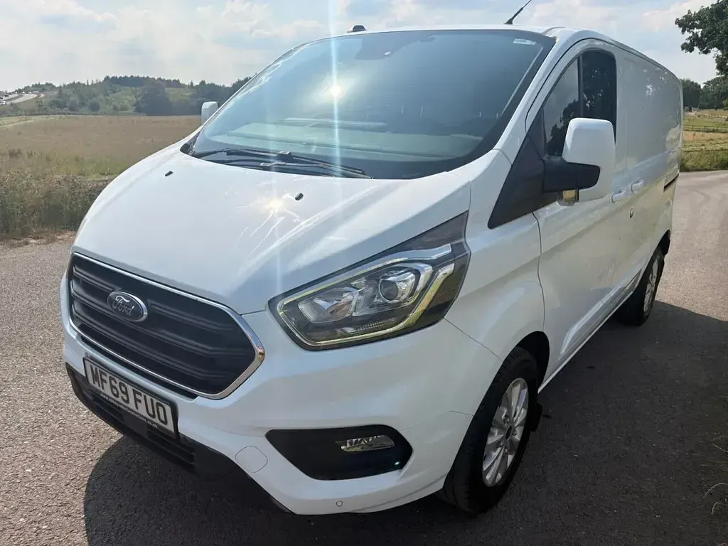 Used Ford Transit Custom Limited 130 HP (95 kW) 2019 White Van