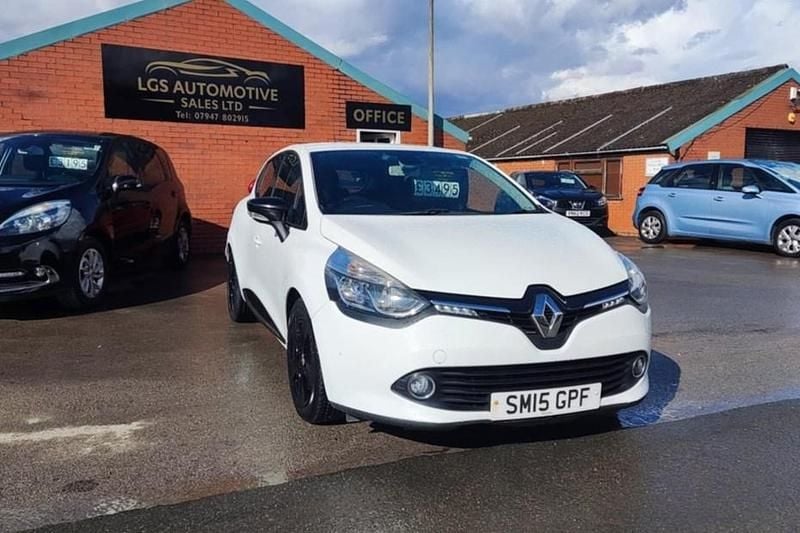 White Used 2015 Renault Clio IV Dynamique Hatchback | £3,495 (Good price) - Image 1/1