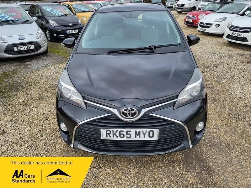 Used Toyota Yaris 99 HP (72 kW) 2015 Black Hatchback