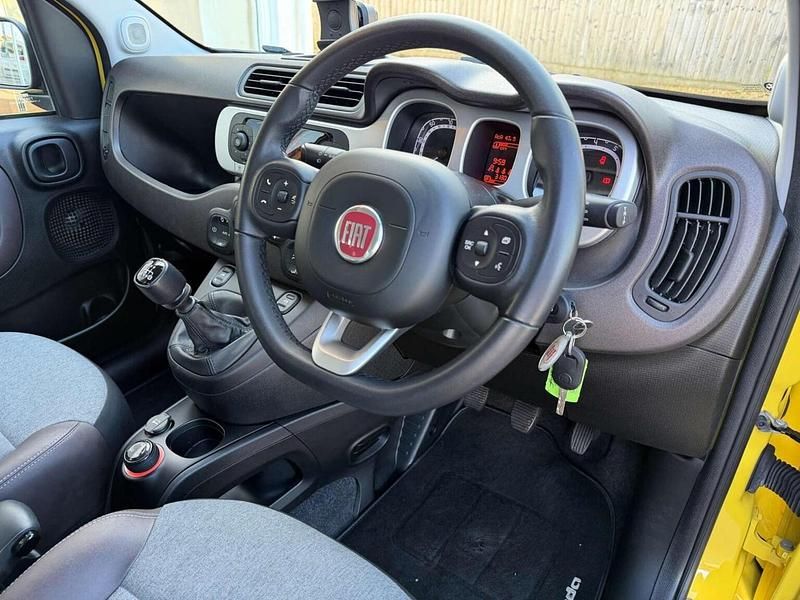 Used Fiat Panda Cross Cross 90 HP (66 kW) 2020 Yellow Hatchback
